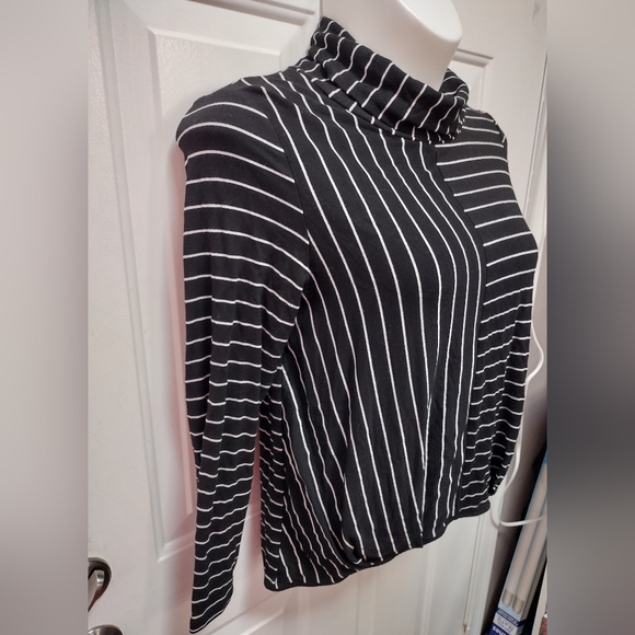 Coco + Carmen Silver Striped Cowl Neck Top Sz S/M - Picture 3 of 7